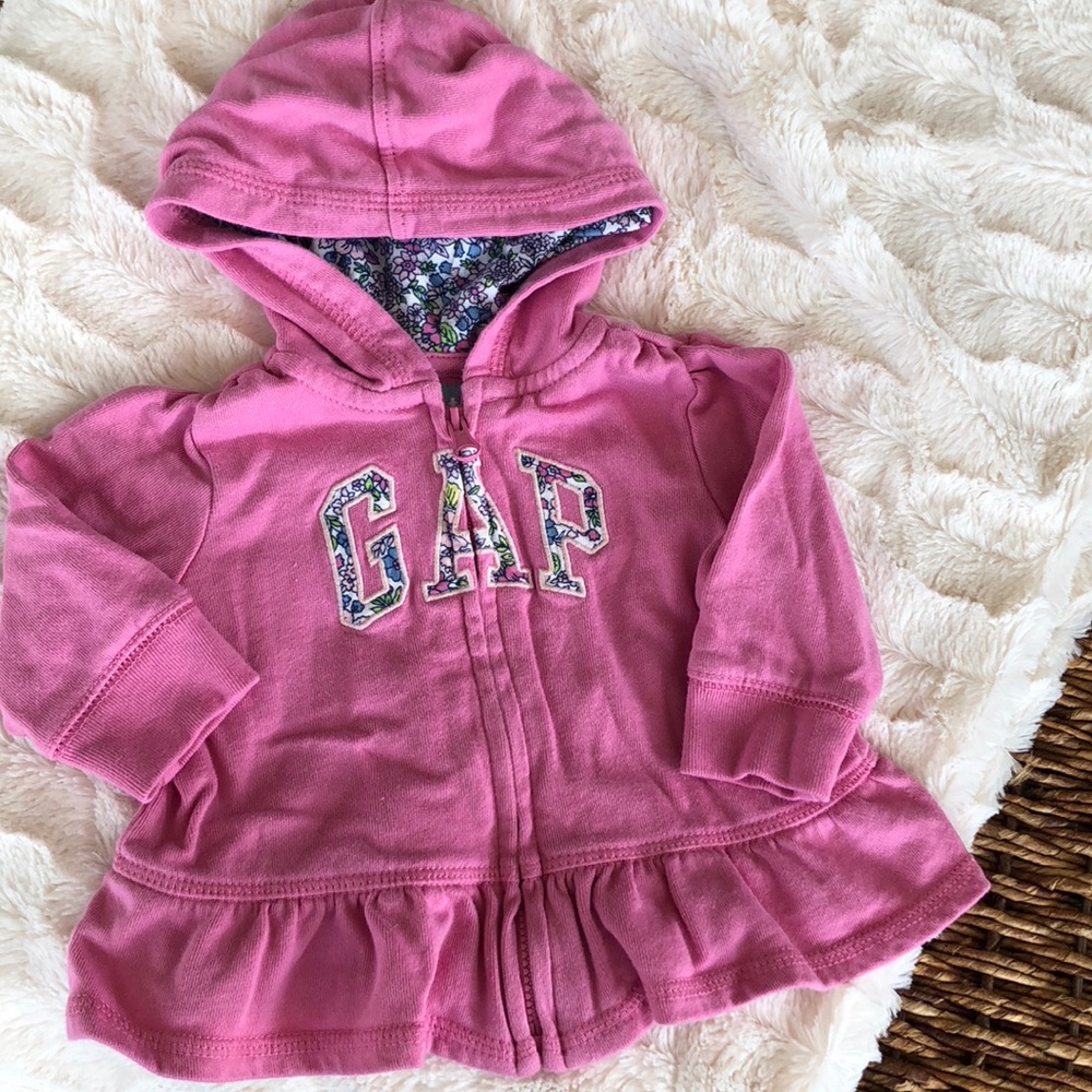 Baby Gap sweatshirt 3-6M